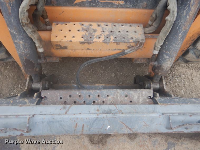 image for item HE9724 2013 Case SV300  skid steer loader