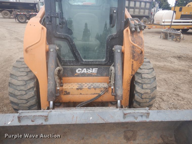 image for item HE9724 2013 Case SV300  skid steer loader