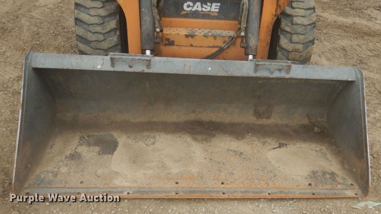 image for item HE9724 2013 Case SV300  skid steer loader