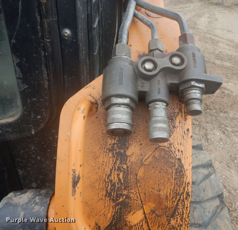 image for item HE9724 2013 Case SV300  skid steer loader