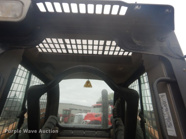 image for item HE9724 2013 Case SV300  skid steer loader