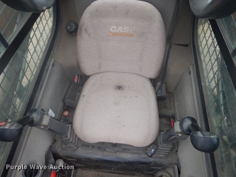 image for item HE9724 2013 Case SV300  skid steer loader