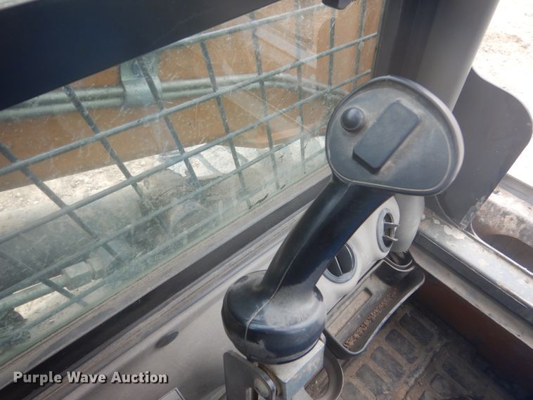 image for item HE9724 2013 Case SV300  skid steer loader