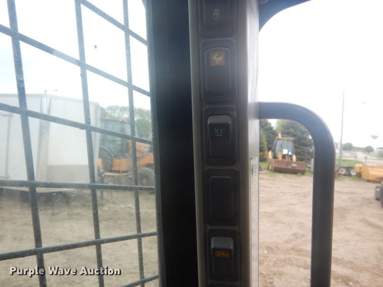 image for item HE9724 2013 Case SV300  skid steer loader