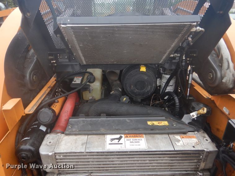 image for item HE9724 2013 Case SV300  skid steer loader
