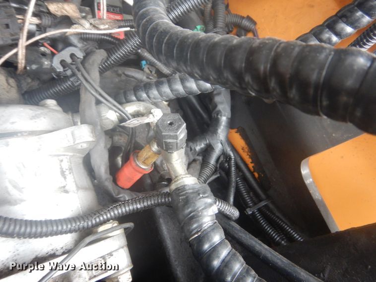 image for item HE9724 2013 Case SV300  skid steer loader