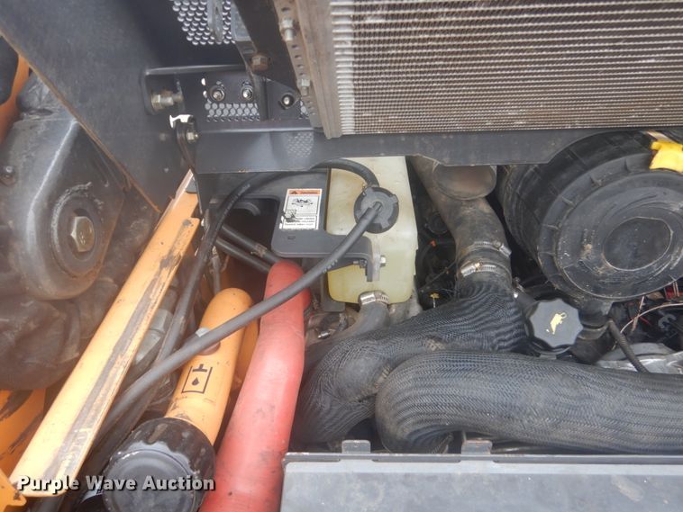 image for item HE9724 2013 Case SV300  skid steer loader