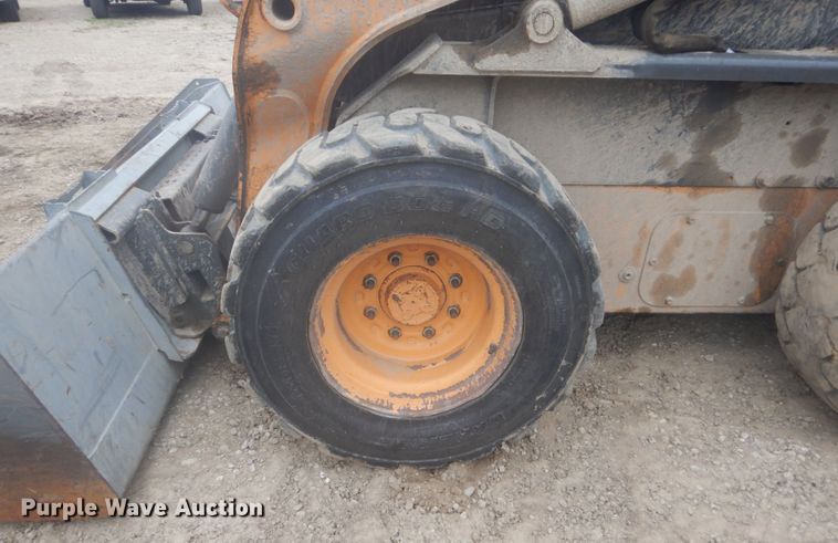 image for item HE9724 2013 Case SV300  skid steer loader