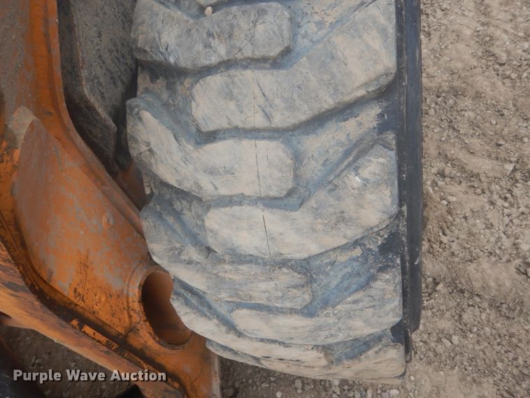 image for item HE9724 2013 Case SV300  skid steer loader