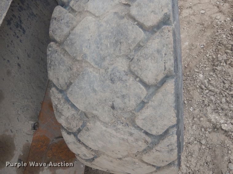 image for item HE9724 2013 Case SV300  skid steer loader