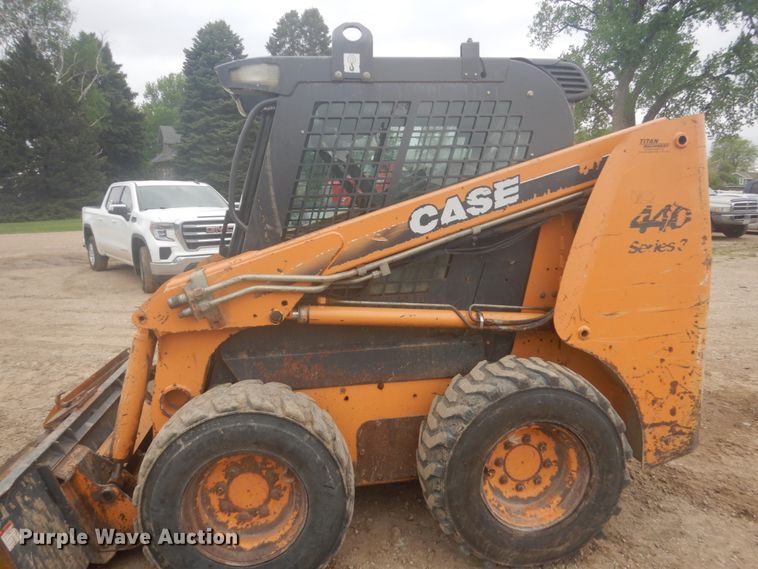 image for item HE9725 2009 Case 440 Series 3  skid steer loader