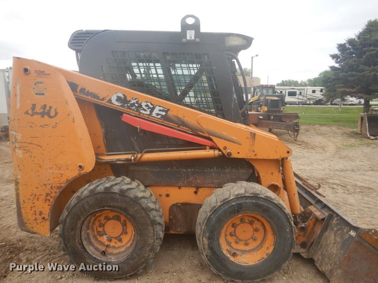 image for item HE9725 2009 Case 440 Series 3  skid steer loader
