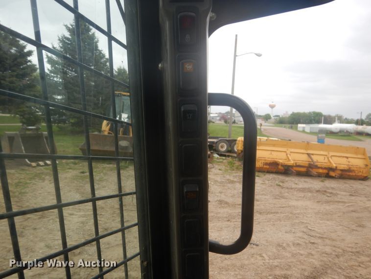 image for item HE9726 2016 Case SR270  skid steer loader