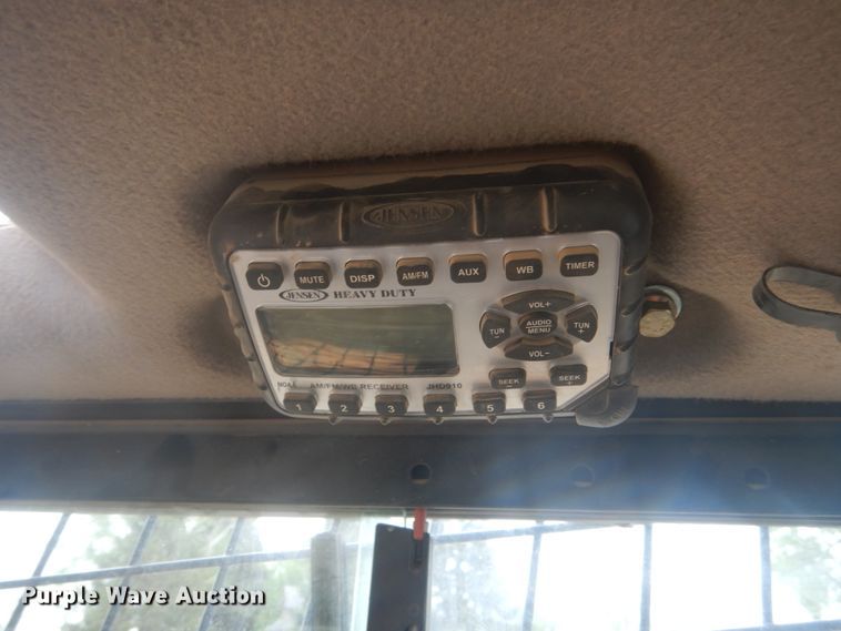 image for item HE9726 2016 Case SR270  skid steer loader