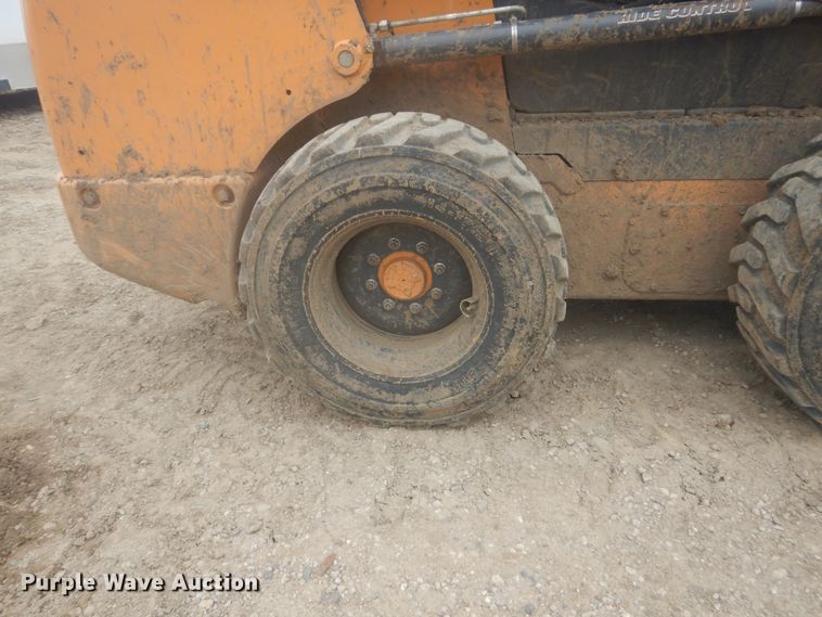 image for item HE9726 2016 Case SR270  skid steer loader