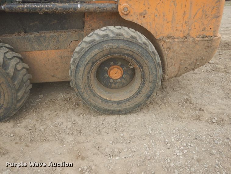 image for item HE9726 2016 Case SR270  skid steer loader