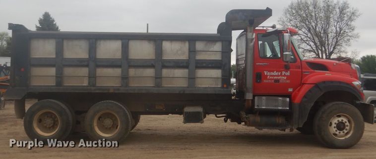 image for item HE9731 2011 International WorkStar 7600  dump truck