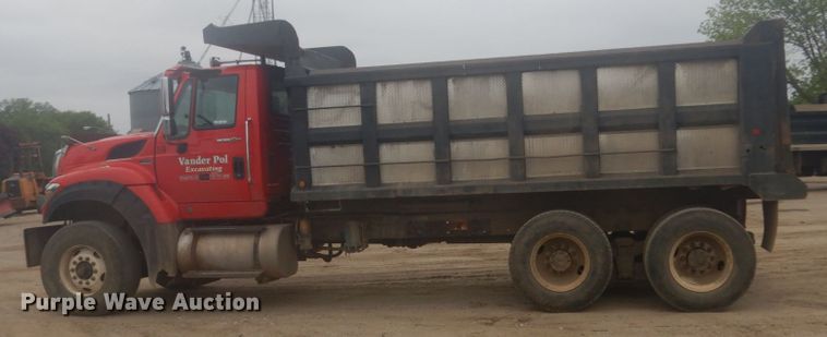image for item HE9731 2011 International WorkStar 7600  dump truck