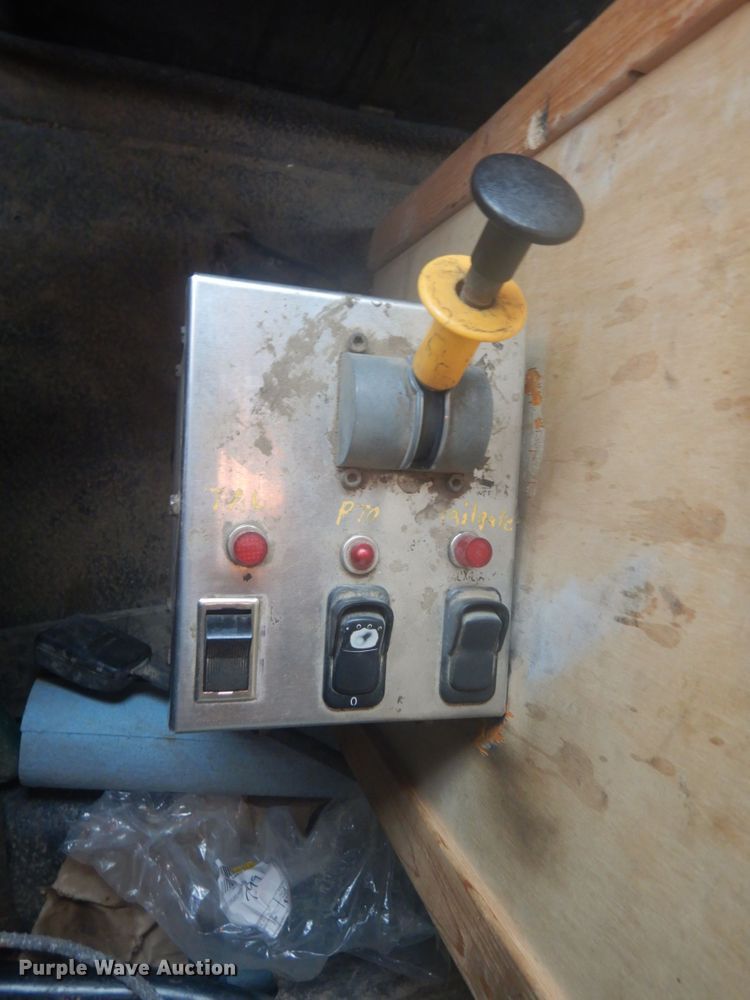 image for item HE9731 2011 International WorkStar 7600  dump truck