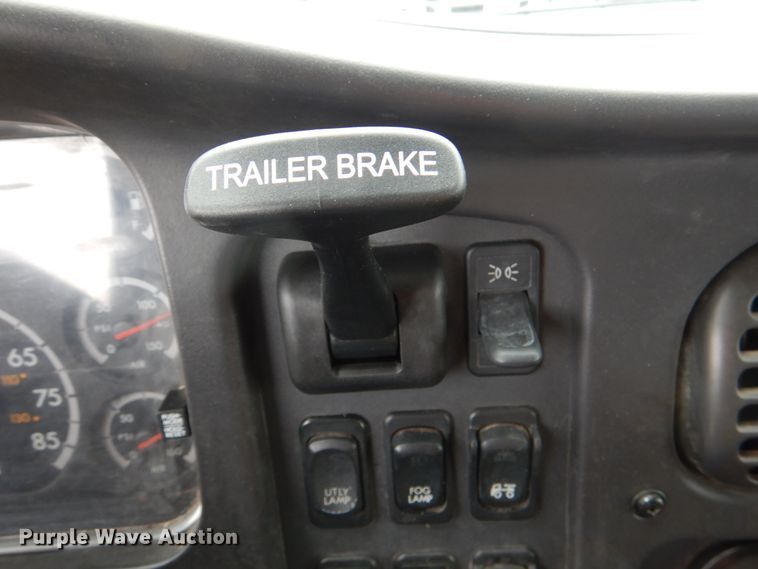 image for item HL9490 2010 Freightliner Business Class M2  dump truck