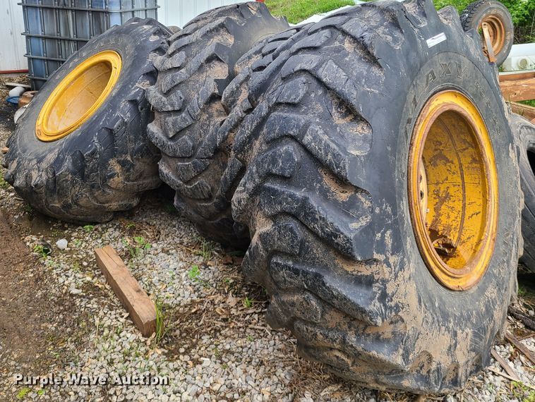 image for item HM9919 (4) tires and wheels