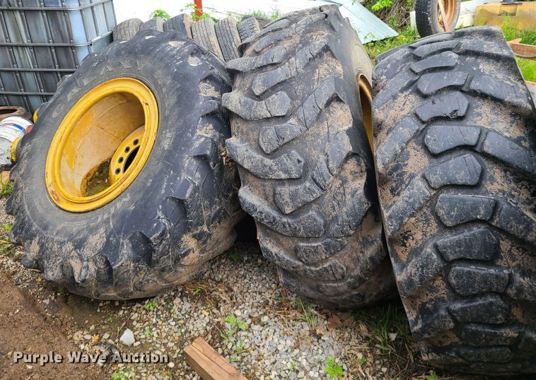 image for item HM9919 (4) tires and wheels