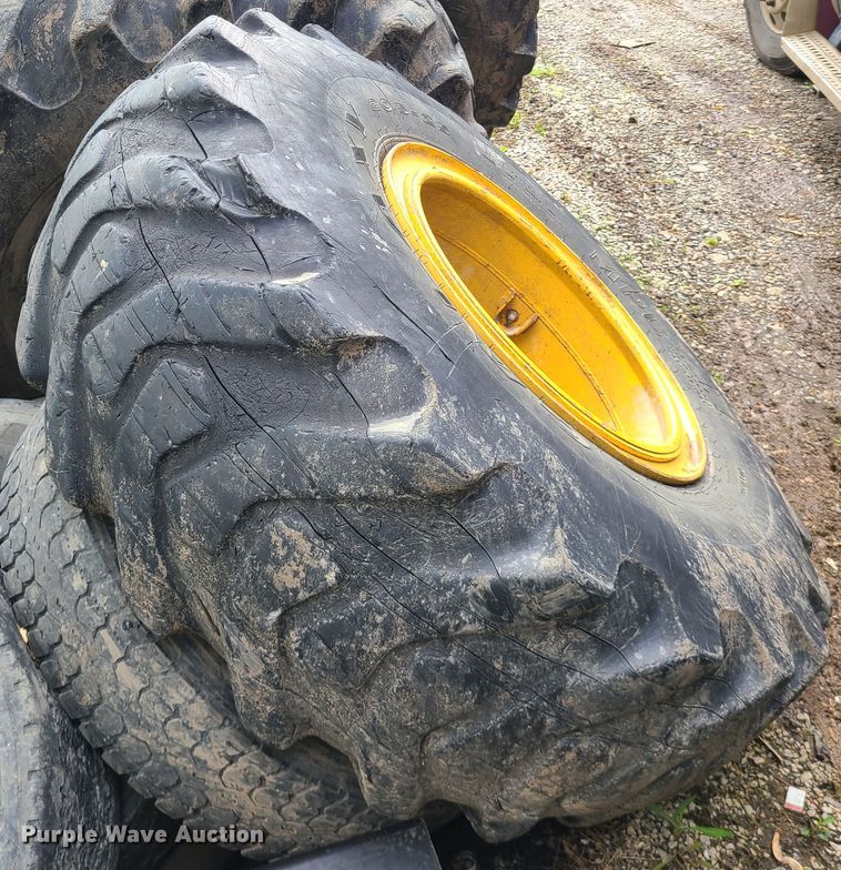 image for item HM9919 (4) tires and wheels