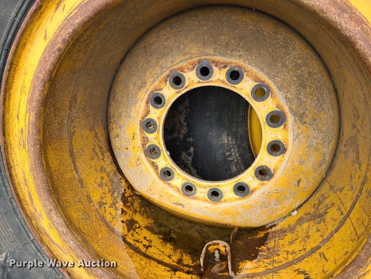 image for item HM9919 (4) tires and wheels