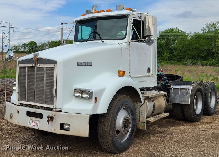 image for item HM9922 1994 Kenworth T800  truck tractor