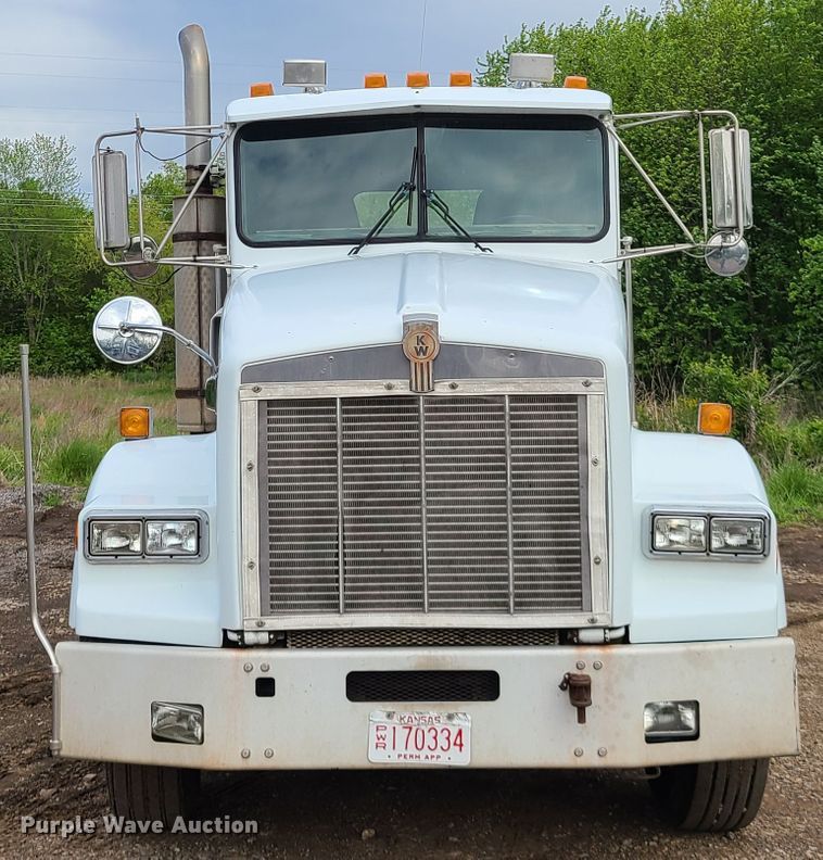 image for item HM9922 1994 Kenworth T800  truck tractor