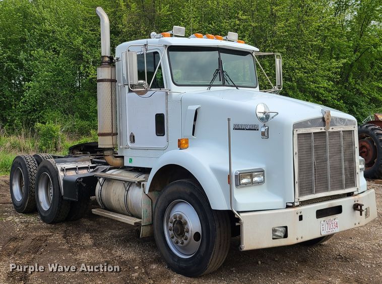 image for item HM9922 1994 Kenworth T800  truck tractor