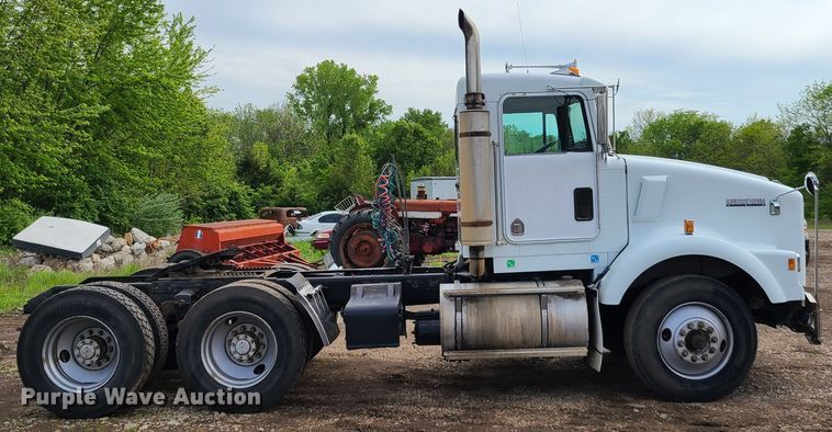 image for item HM9922 1994 Kenworth T800  truck tractor