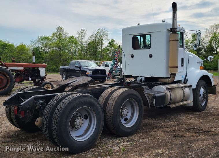 image for item HM9922 1994 Kenworth T800  truck tractor