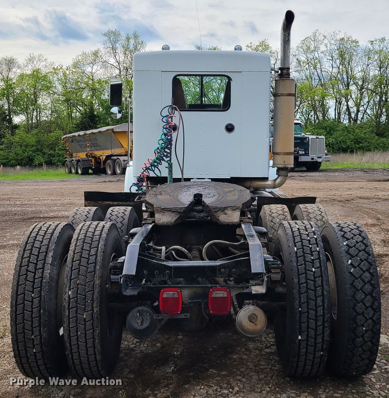 image for item HM9922 1994 Kenworth T800  truck tractor