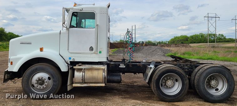 image for item HM9922 1994 Kenworth T800  truck tractor