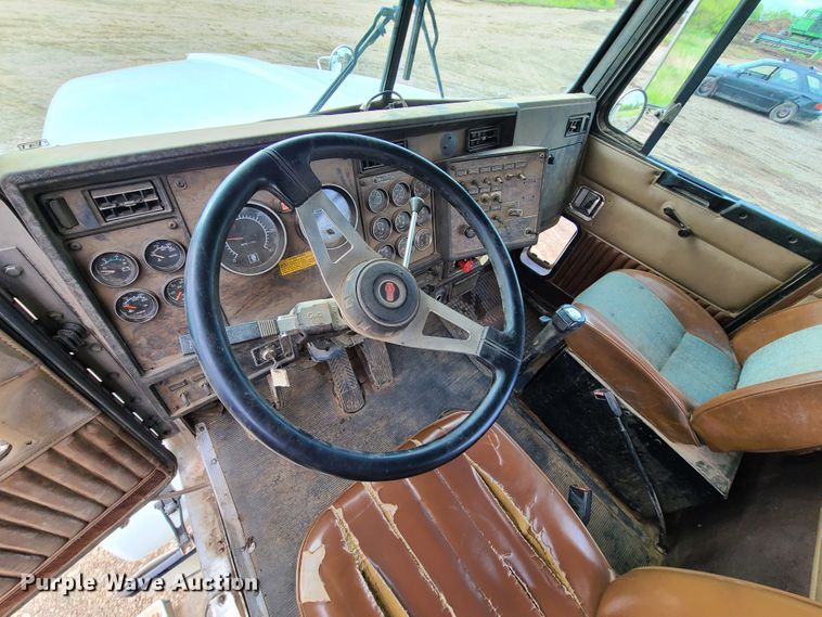 image for item HM9922 1994 Kenworth T800  truck tractor