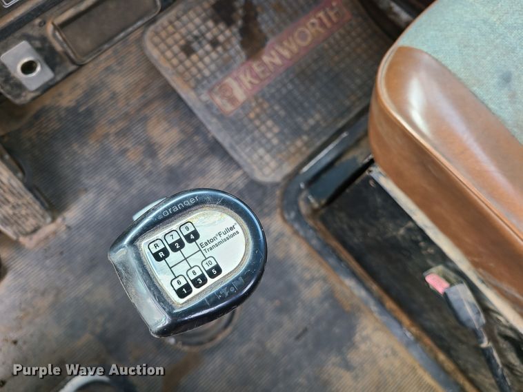 image for item HM9922 1994 Kenworth T800  truck tractor