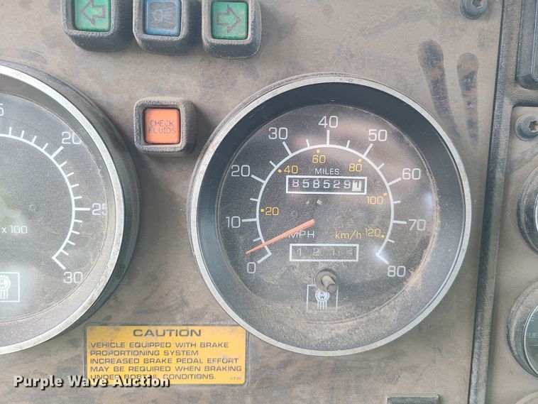 image for item HM9922 1994 Kenworth T800  truck tractor