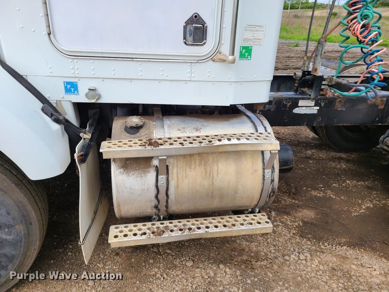 image for item HM9922 1994 Kenworth T800  truck tractor