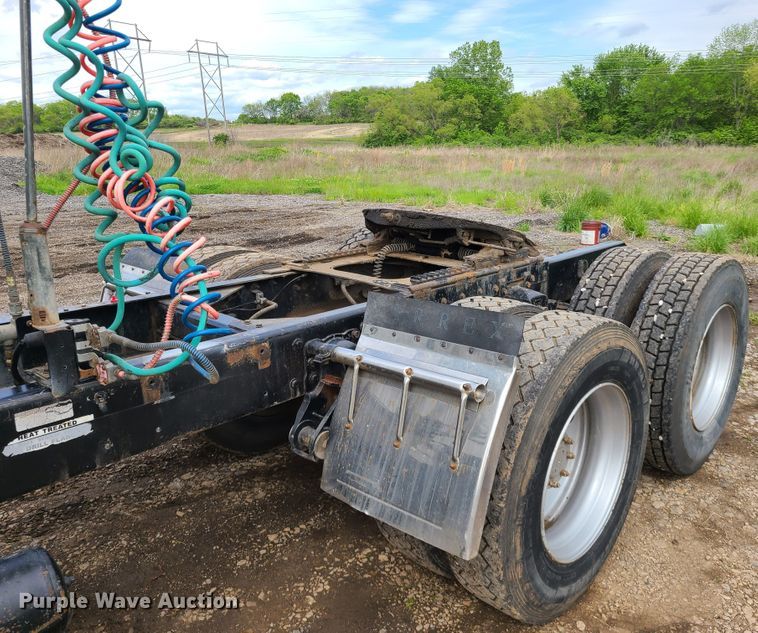 image for item HM9922 1994 Kenworth T800  truck tractor