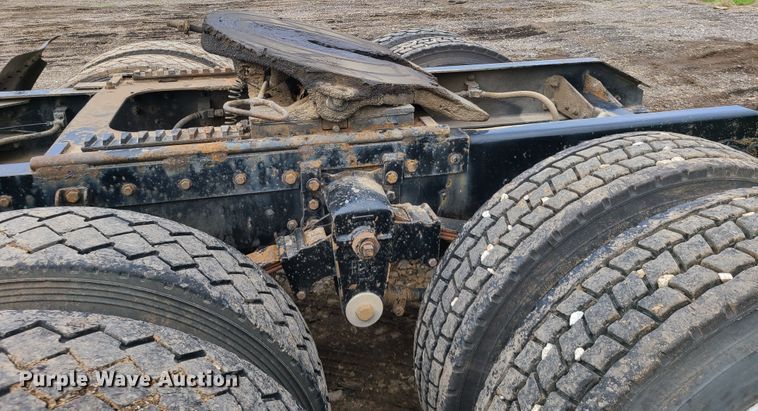 image for item HM9922 1994 Kenworth T800  truck tractor