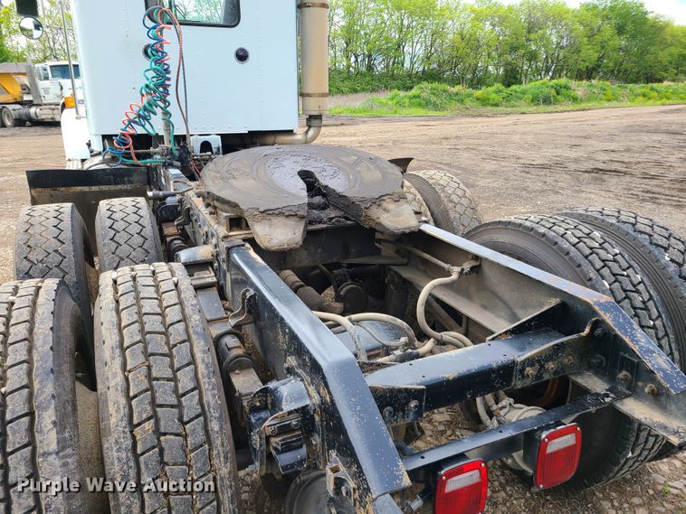 image for item HM9922 1994 Kenworth T800  truck tractor