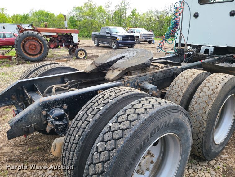 image for item HM9922 1994 Kenworth T800  truck tractor