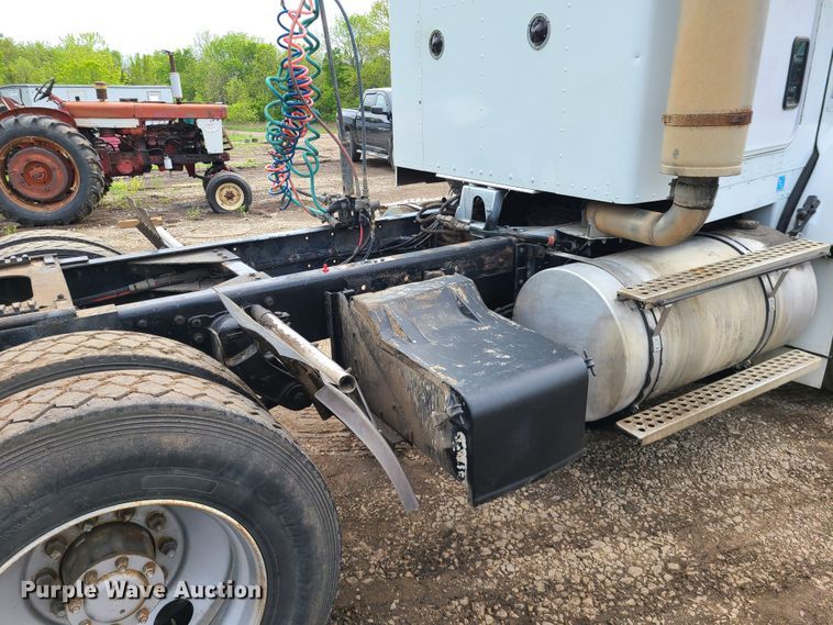 image for item HM9922 1994 Kenworth T800  truck tractor