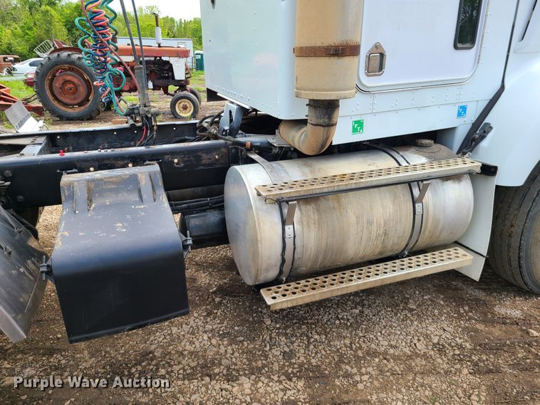 image for item HM9922 1994 Kenworth T800  truck tractor