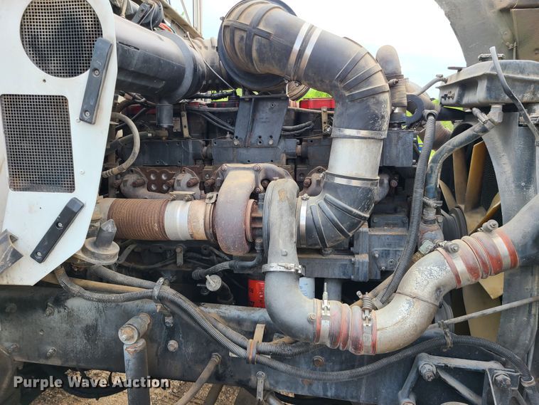 image for item HM9922 1994 Kenworth T800  truck tractor