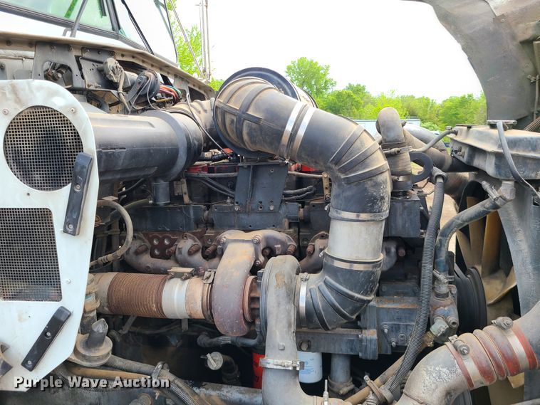 image for item HM9922 1994 Kenworth T800  truck tractor