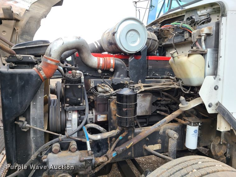 image for item HM9922 1994 Kenworth T800  truck tractor