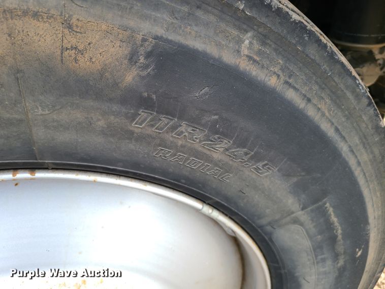 image for item HM9922 1994 Kenworth T800  truck tractor