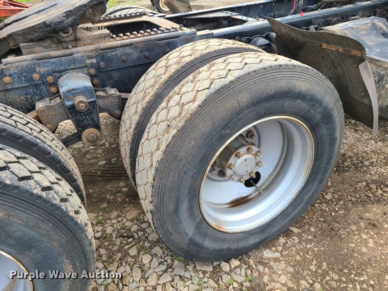 image for item HM9922 1994 Kenworth T800  truck tractor